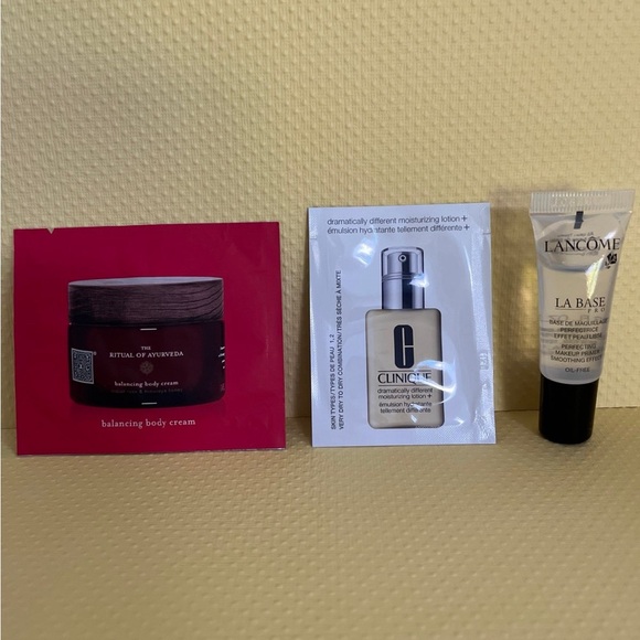 Beauty Bundle (12pcd) and Cosmetic Bag Gift - Picture 2 of 6